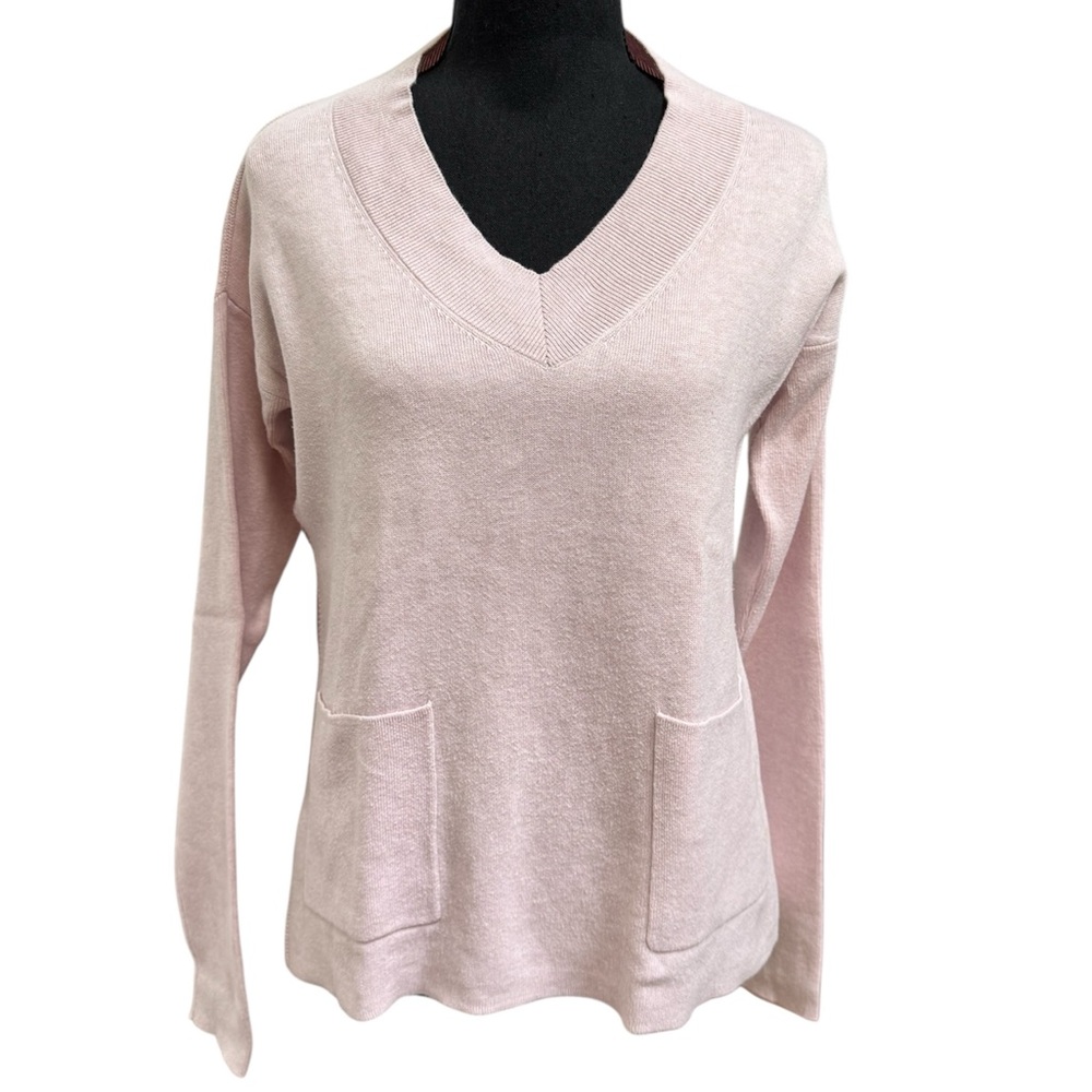 Chic V-Neck Sweater in Soft Pink